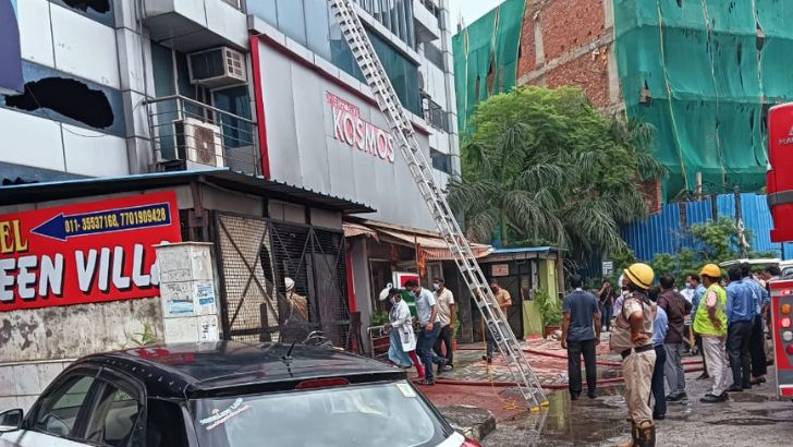 https://salarnews.in/public/uploads/images/newsimages/maannewsimage09082025_201950_Delhi hospital fire.jpg